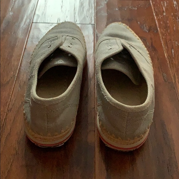 BOUTIQUE 9 Espadrille Sneaker in Siver/Grey | Size 7.5 - Picture 4 of 7